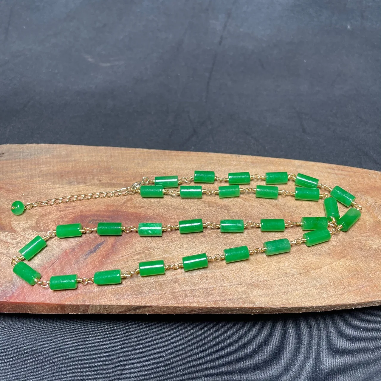 Green Jade Beaded Necklace Vin - Beading recension och pris